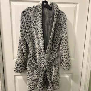 PINK Victoria's Secret Gray Animal Print Robe